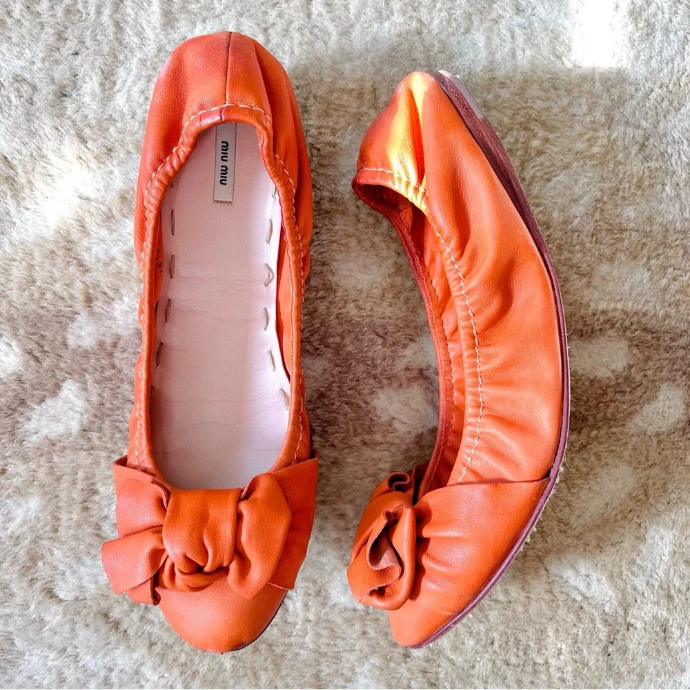 Miu Miu Leather Knotted Bow Elasticized Scrunch Ballet Flat In Orange Sz 38 1/2 - Picture 1 of 14